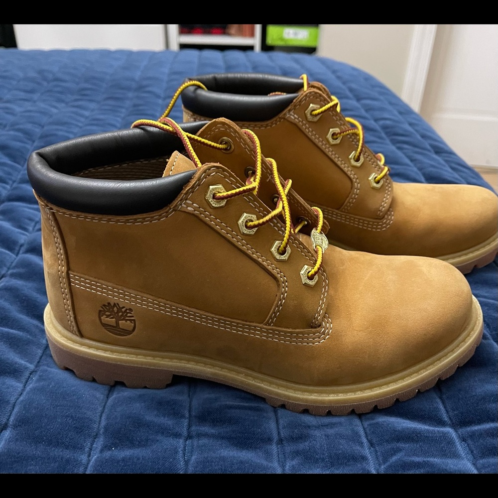 LIKE NEW Timberland Nellie Waterproof Chukka ankle boots Size 7